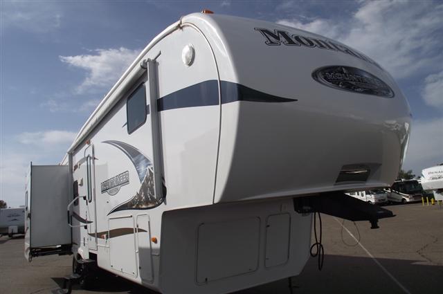 Used 2011 Keystone Mountaineer 32RLT Fifth Wheel For Sale